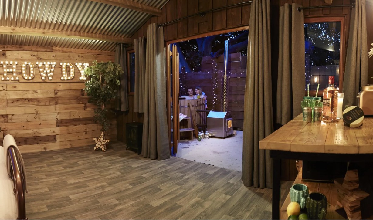 PINEWOOD PARK Glamping Yorkshire With Hot Tub - UK Glamping